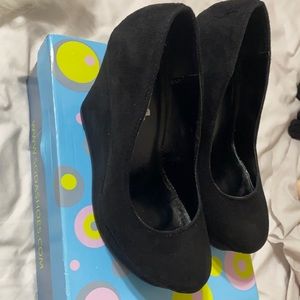 Black wedges. Super comfortable. Go with anything!